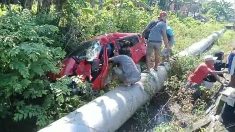 Mobil Rombongan Pemancing Ditabrak Kereta di Lamongan, 3 Penumpang Selamat