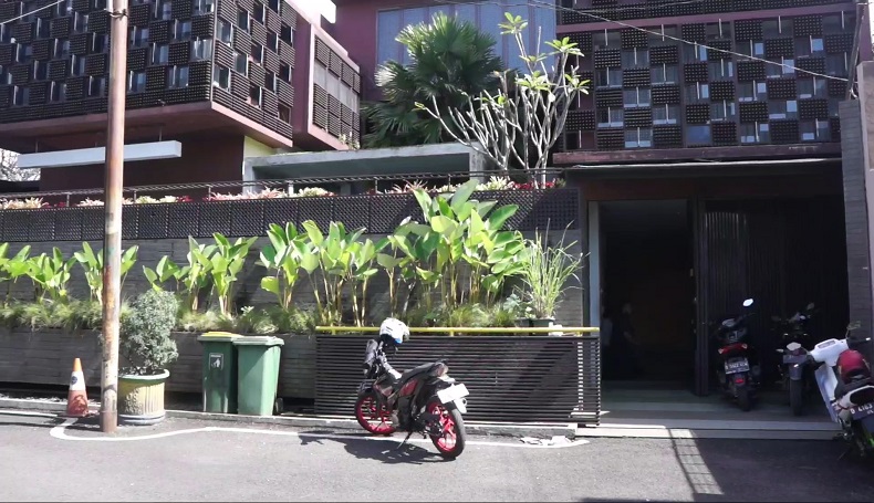 Rumah Pribadi Ridwan Kamil Sepi, Pekerja Terpukul dengan Kabar Hilangnya Emmeril Kahn Mumtadz