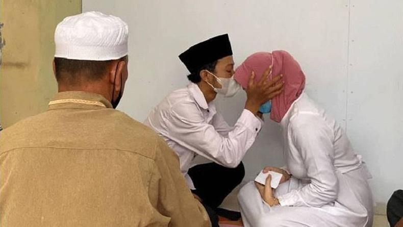 title Pasangan Kekasih Pembuang Bayi Sah Jadi Suami Istri, Menikah di Polres Kobar Pasangan Kekasih Pembuang Bayi Sah Jadi Suami Istri, Menikah di Polres Kobar