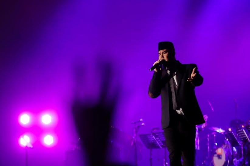 Tampil Nyentrik dengan Setelan Jas Hitam , Ahmad Dhani Guncang Panggung Java Jazz 2022  - Bagian 6