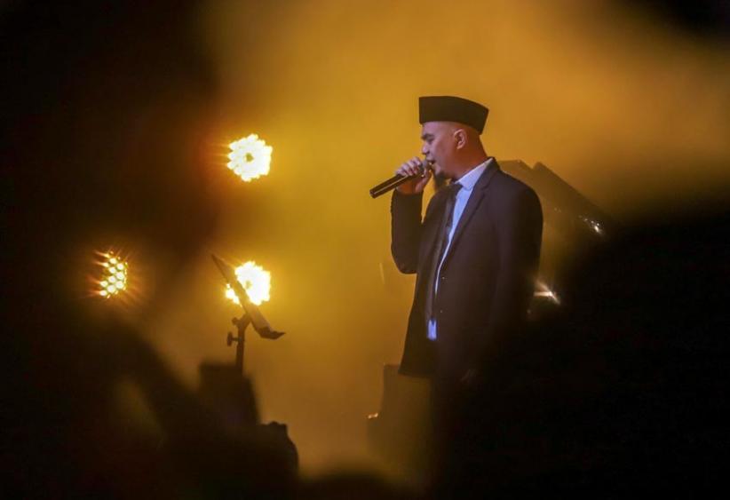 Tampil Nyentrik dengan Setelan Jas Hitam , Ahmad Dhani Guncang Panggung Java Jazz 2022  - Bagian 1
