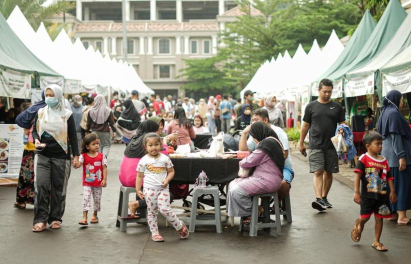 PPKM Level 1 Jawa-Bali, Warga Berburu Jajanan di Podomoro Golf View Depok - Bagian 2