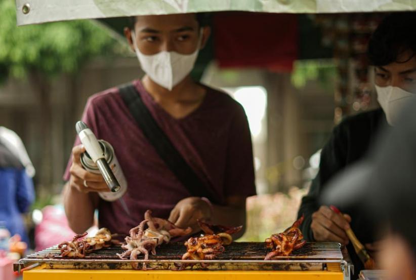 PPKM Level 1 Jawa-Bali, Warga Berburu Jajanan di Podomoro Golf View Depok - Bagian 4