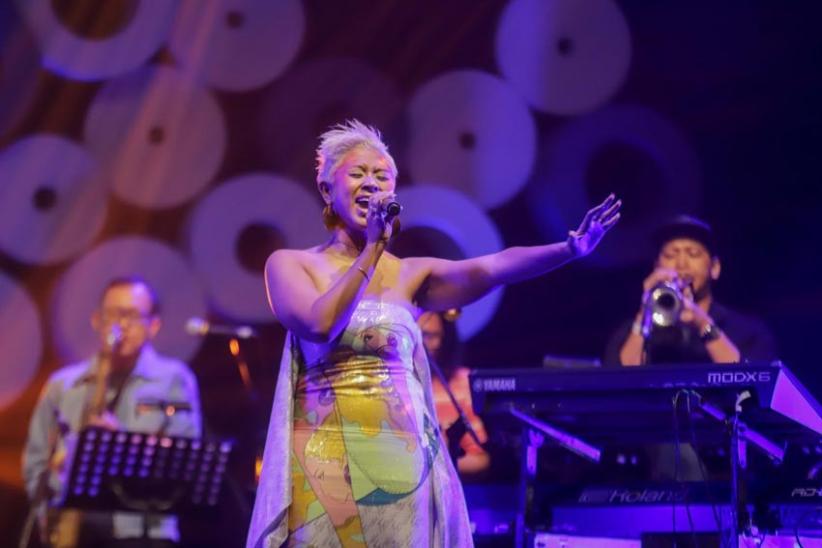 Kolaborasi dengan Empat Penyanyi, Candra Darusman Tampil Memukau di Java Jazz Festival 2022 - Bagian 5