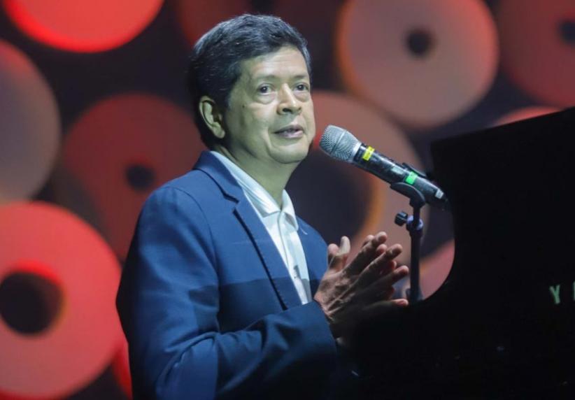 Kolaborasi dengan Empat Penyanyi, Candra Darusman Tampil Memukau di Java Jazz Festival 2022 - Bagian 2