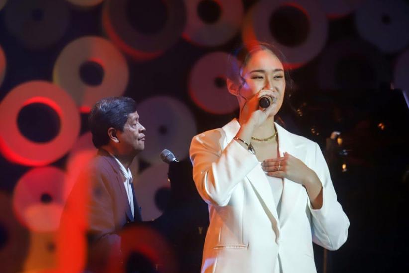 Kolaborasi dengan Empat Penyanyi, Candra Darusman Tampil Memukau di Java Jazz Festival 2022 - Bagian 3