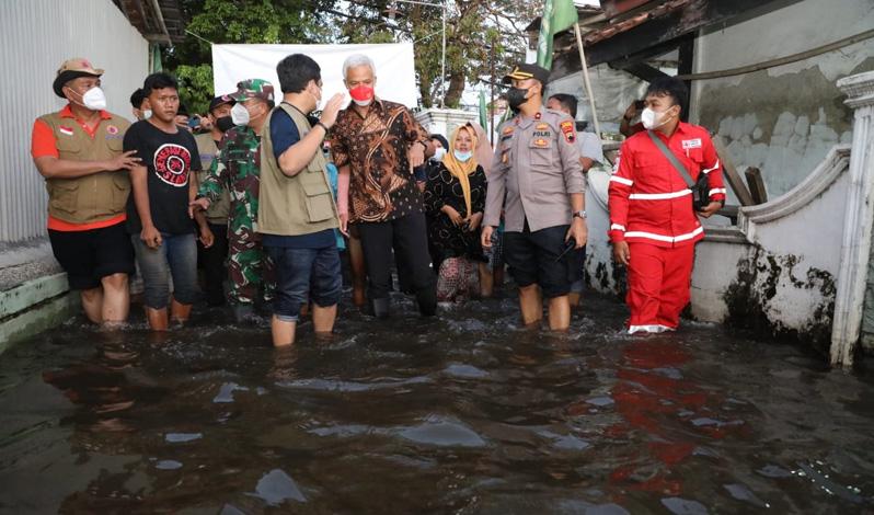 Ganjar Tagih Bantuan Kementerian PUPR Rp3 Triliun untuk Atasi Banjir Rob Pekalongan