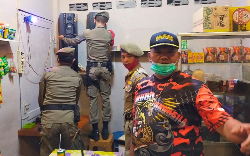 Nekat Gelar Live Music, Kafe di Padang Ditertibkan hingga Alat Elektronik Disita