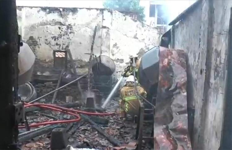 Pabrik Makaroni di Klaten Terbakar, Kerugian Ditaksir Capai Rp200 Juta