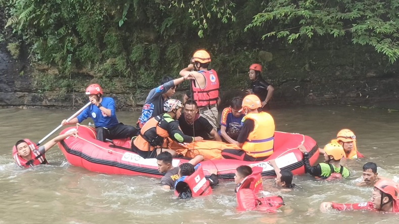 Murid Perguruan Silat yang Hanyut di Sungai Cipelang Sukabumi Tewas di Bawah Tebing