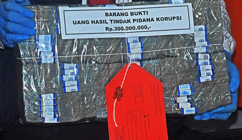 Pejabat, Camat dan Lurah Tutup Muka karena Terlibat Korupsi Lahan Pembuangan Sampah - Bagian 2