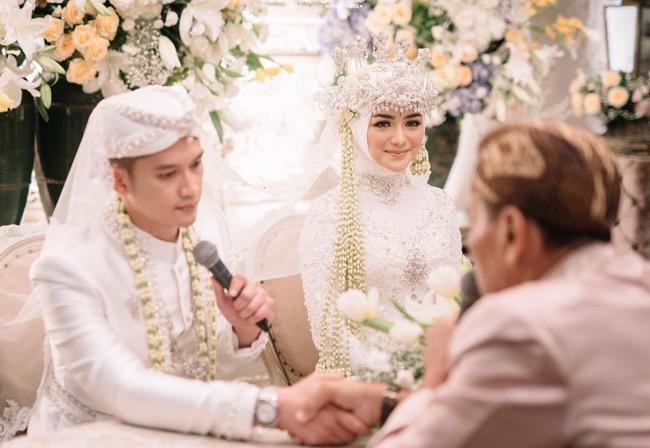 10 Artis Indonesia yang Menikah dengan Adat Sunda