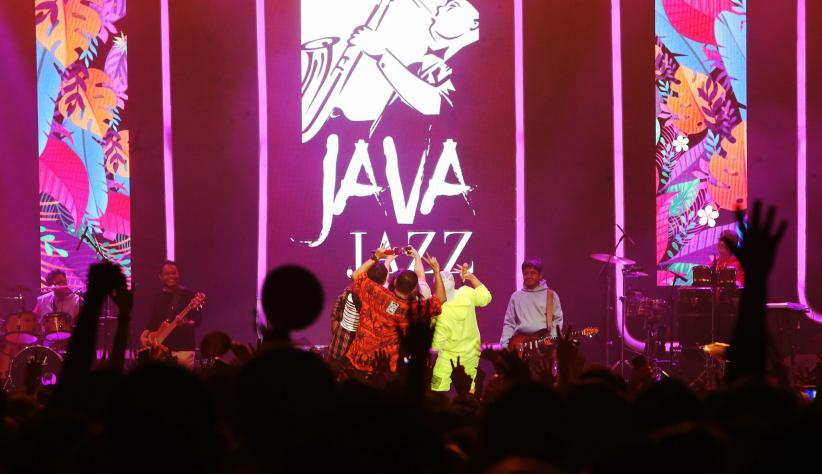 Penampilan Kahitna Hibur Pengunjung BNI Java Jazz Festival 2022 - Bagian 5