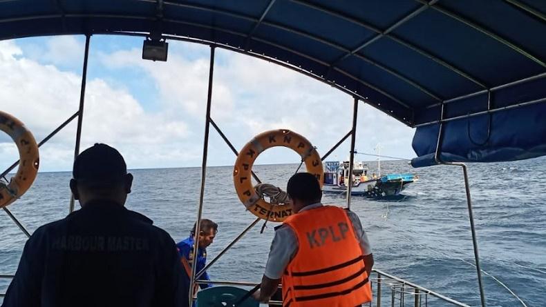 Kapal Nelayan Bocor di Perairan Rua, 15 ABK Dievakuasi KSOP Ternate