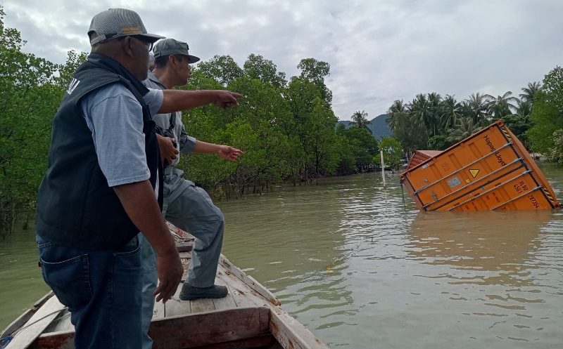 Kapal TB Mega Daya 43 Kecelakaan di Selat Malaka, Bakamla Evakuasi 20 Kontainer