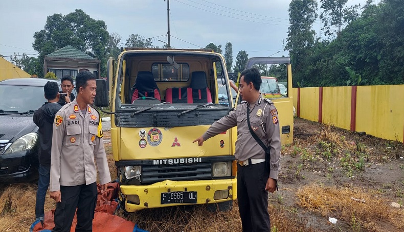 Truk Oleng Hantam 2 Pejalan Kaki di Simpenan Sukabumi, 1 Tewas 1 Luka-luka