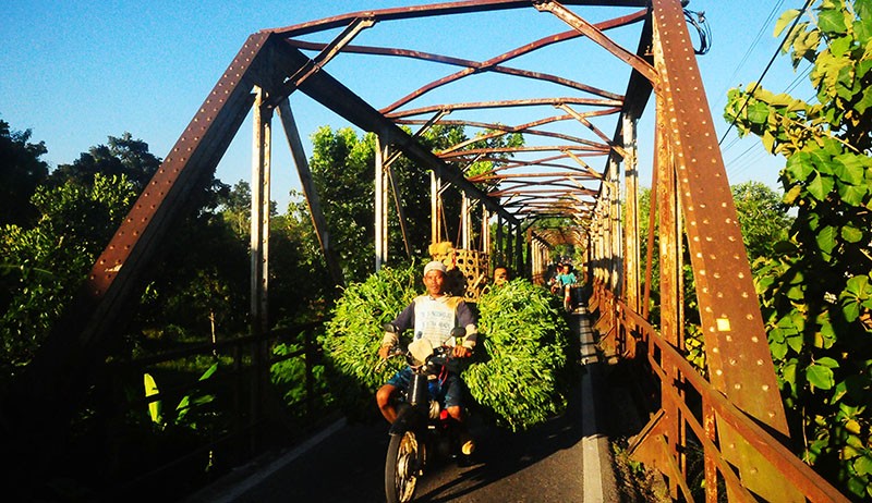 Penampakan Jembatan Besi Peninggalan Belanda Masih Kokoh Digunakan Warga Kudus  - Bagian 1