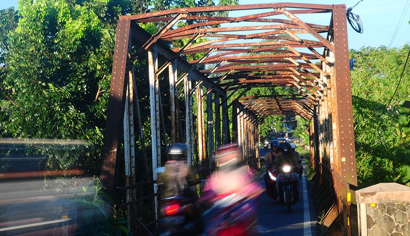 Penampakan Jembatan Besi Peninggalan Belanda Masih Kokoh Digunakan Warga Kudus  - Bagian 2