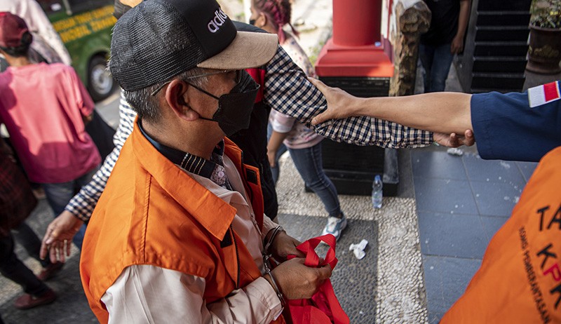 15 Eks Anggota DPRD Muara Enim Terdakwa Kasus Suap Dipindah ke Lapas Pakjo - Bagian 3