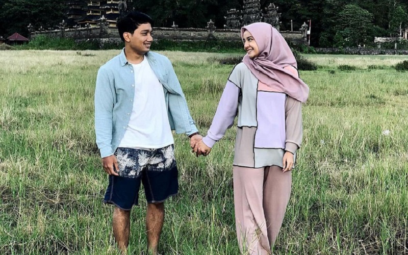 Kekasih Emmeril Tulis Status Mengharukan: Hold My Hand Tight and Let's Get Through This Together