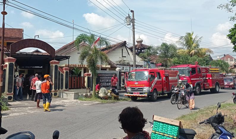 Diduga Korsleting Listrik, Aula Kantor Desa dan Masjid  di Klaten Terbakar  