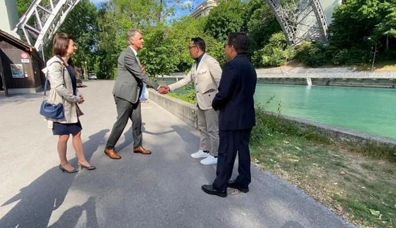 Momen Haru Ridwan Kamil Dipeluk Heinrich, Pria Sepuh yang Menolong Zara Adik Eril - Bagian 3