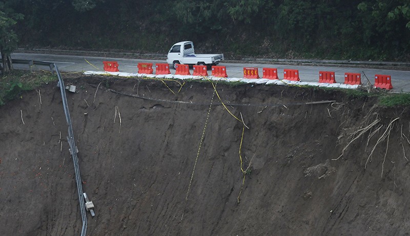 Jalur Kawasan Lereng Gunung Merapi dan Merbabu Rawan Longsor - Bagian 2
