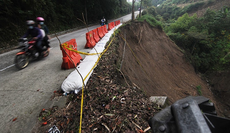 Jalur Kawasan Lereng Gunung Merapi dan Merbabu Rawan Longsor - Bagian 1