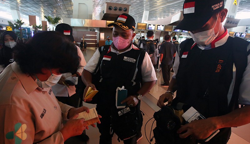 Ratusan Petugas Haji 2022 Gelombang Pertama Berangkat ke Tanah Suci - Bagian 3