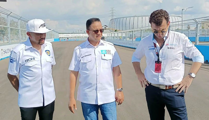 Gaya Anies Baswedan Naik Mobil Balap Formula E, Latar Belakang Stadion JIS - Bagian 4