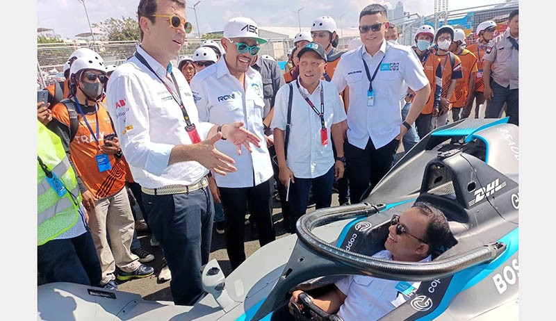 Gaya Anies Baswedan Naik Mobil Balap Formula E, Latar Belakang Stadion JIS - Bagian 2