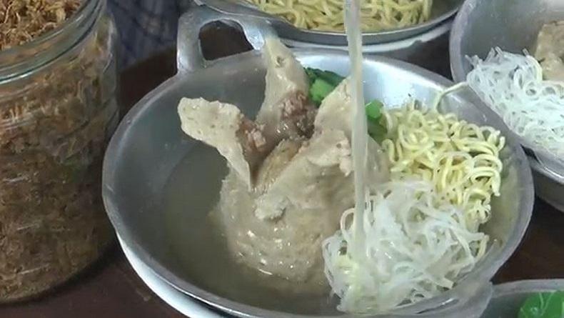 title Warung Mi Ayam di Grobogan Ini Sajikan Level Pedas yang Unik, Ada Gebetan hingga Bojone Wong Warung Mi Ayam di Grobogan Ini Sajikan Level Pedas yang Unik, Ada Gebetan hingga Bojone Wong