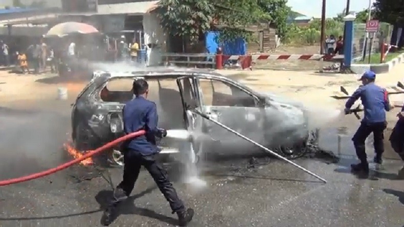 Mobil Tiba-Tiba Terbakar Hebat saat Antre di SPBU Martandu Kendari