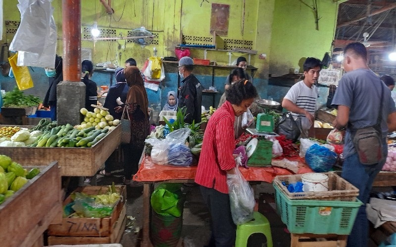 Pedagang Geser Ke Jalan Pasar Tradisional Di Palembang Perlu Penataan