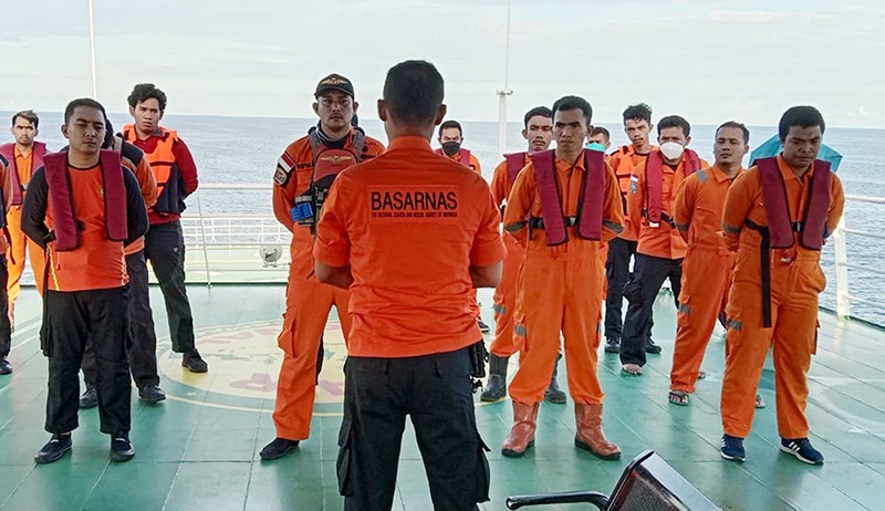 Korban KM Ladang Pertiwi 2 Ditemukan Nelayan, 18 Orang Masih Dicari - Bagian 2