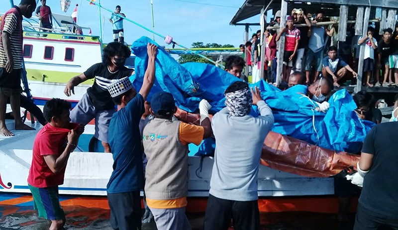 Korban KM Ladang Pertiwi 2 Ditemukan Nelayan, 18 Orang Masih Dicari - Bagian 1