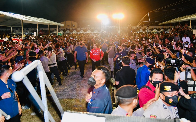 title Jokowi dan Iriana Nonton Slank dalam Konser Kebangsaan di NTT, Begini Penampilannya Jokowi dan Iriana Nonton Slank dalam Konser Kebangsaan di NTT, Begini Penampilannya