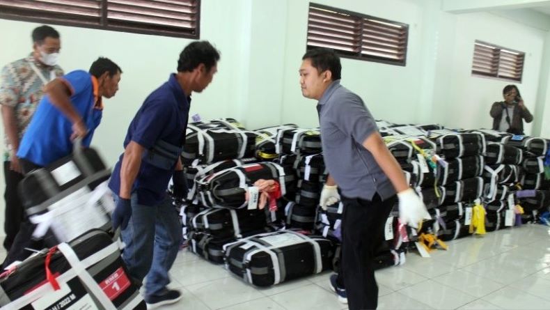 title Ratusan Koper Calhaj Asal Pati Tiba di Asrama Haji Donohudan Ratusan Koper Calhaj Asal Pati Tiba di Asrama Haji Donohudan