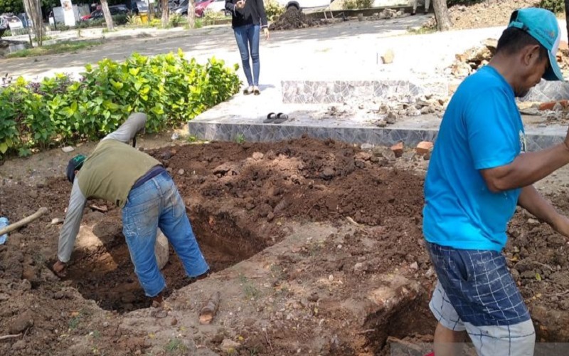title Struktur Bata Kuno Ditemukan Dekat Ampera, Arkeolog Duga Dinding Dalam Keraton Struktur Bata Kuno Ditemukan Dekat Ampera, Arkeolog Duga Dinding Dalam Keraton