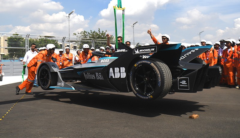 Begini Kesigapan Marshal saat Terjadi Kecelakaan Mobil Formula E - Bagian 1