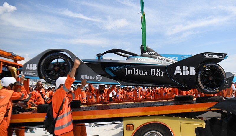 Begini Kesigapan Marshal saat Terjadi Kecelakaan Mobil Formula E - Bagian 3