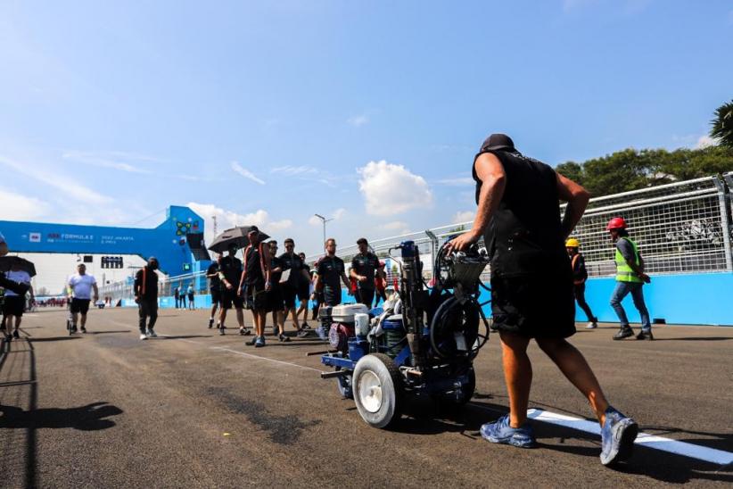 Pembalap Formula E Track Walk Mengenal Lintasan Sirkuit JIEC - Bagian 3