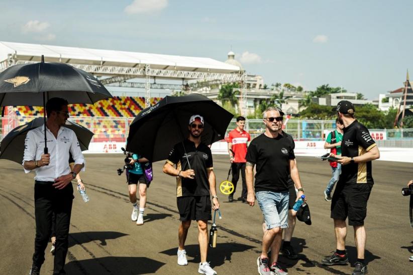 Pembalap Formula E Track Walk Mengenal Lintasan Sirkuit JIEC - Bagian 4