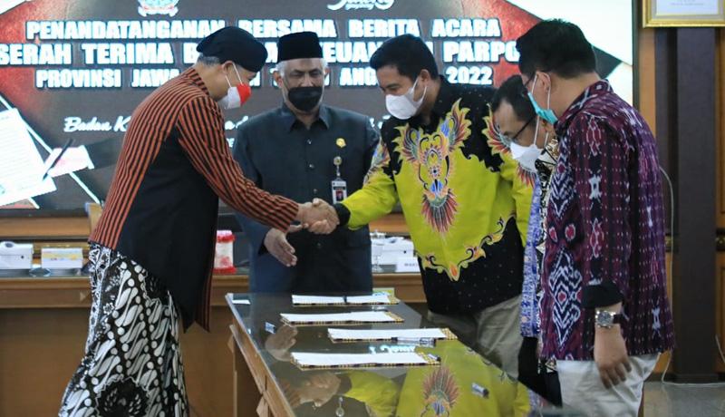  Ganjar Serahkan Bantuan Keuangan Rp20 Miliar kepada 9 Parpol, Terbanyak PDIP