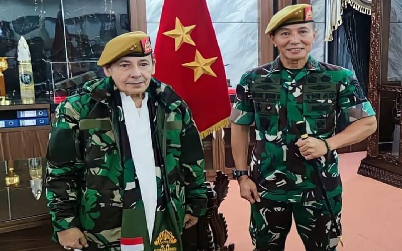Pakai Baret Cokelat, Habib Luthfi Diangkat Jadi Warga Kehormatan Pussenarmed TNI AD 