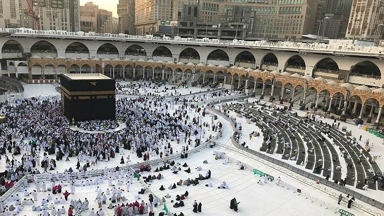 Cegah Kaki Melepuh, Jemaah Haji Diminta Tetap Bersandal di Saudi