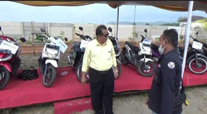 Pilkades di Batang Damai, Crazy Rich Juragan Tebu Ini Bagikan 25 Motor ke Warga
