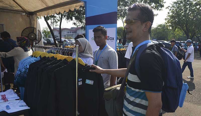 Merchandise Formula E Diburu Penonton - Bagian 3