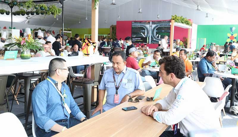Momen Hary Tanoesoedibjo dan Anies Baswedan Nonton Formula E - Bagian 3