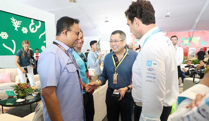 Momen Hary Tanoesoedibjo dan Anies Baswedan Nonton Formula E - Bagian 2